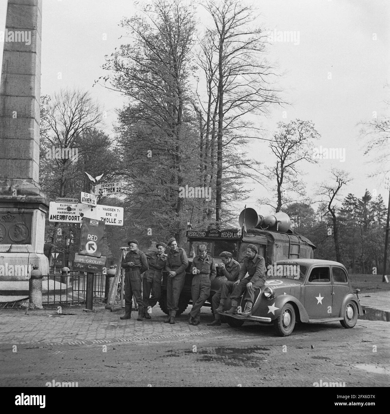 Radio militar fotografías e imágenes de alta resolución - Página 2 - Alamy