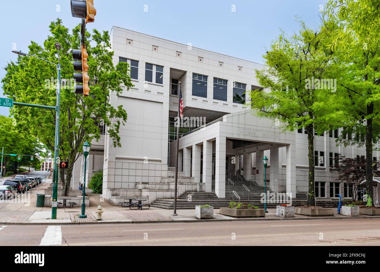 CHATTANOOGA, TN, EE.UU.-10 DE MAYO de 2021: El Condado de Hamilton - Edificio de los Tribunales de Chattanooga. Foto de stock