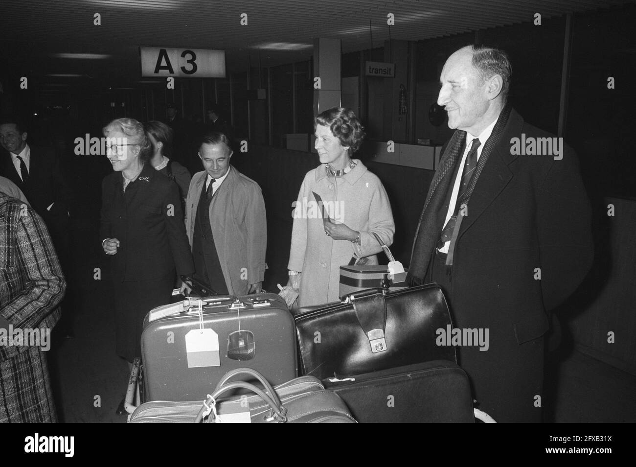 Primer vuelo KLM a Hong Kong, Nos. 10, 11 LUN con equipaje, 20 de enero de  1972, los Países Bajos, agencia de prensa del siglo 20th foto, noticias  para recordar, documental, fotografía