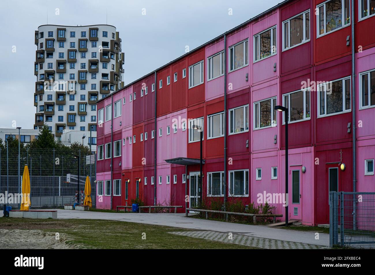 En la parte trasera Edificio alto (Sternhaus) de la finca de Siemens en Ramsauerstraße, planeado por Emil Freymuth (09/2009) Munich-Obersendling. Foto de stock