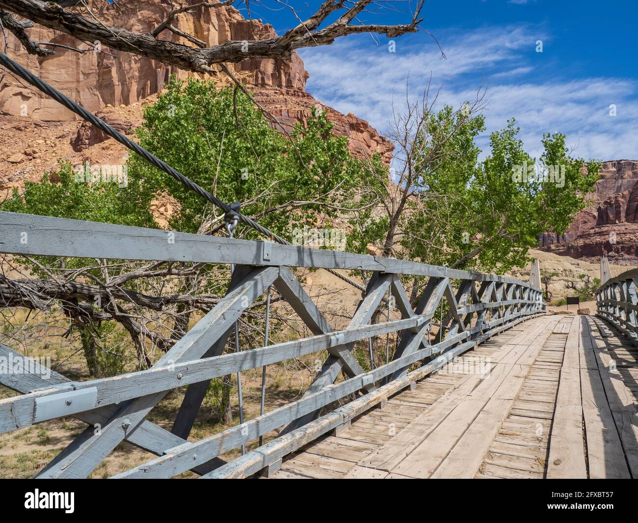 El histórico puente colgante de San Rafael, Buckhorn Draw Road, área de oleaje de San Rafael al noroeste de Green River, Utah. Foto de stock