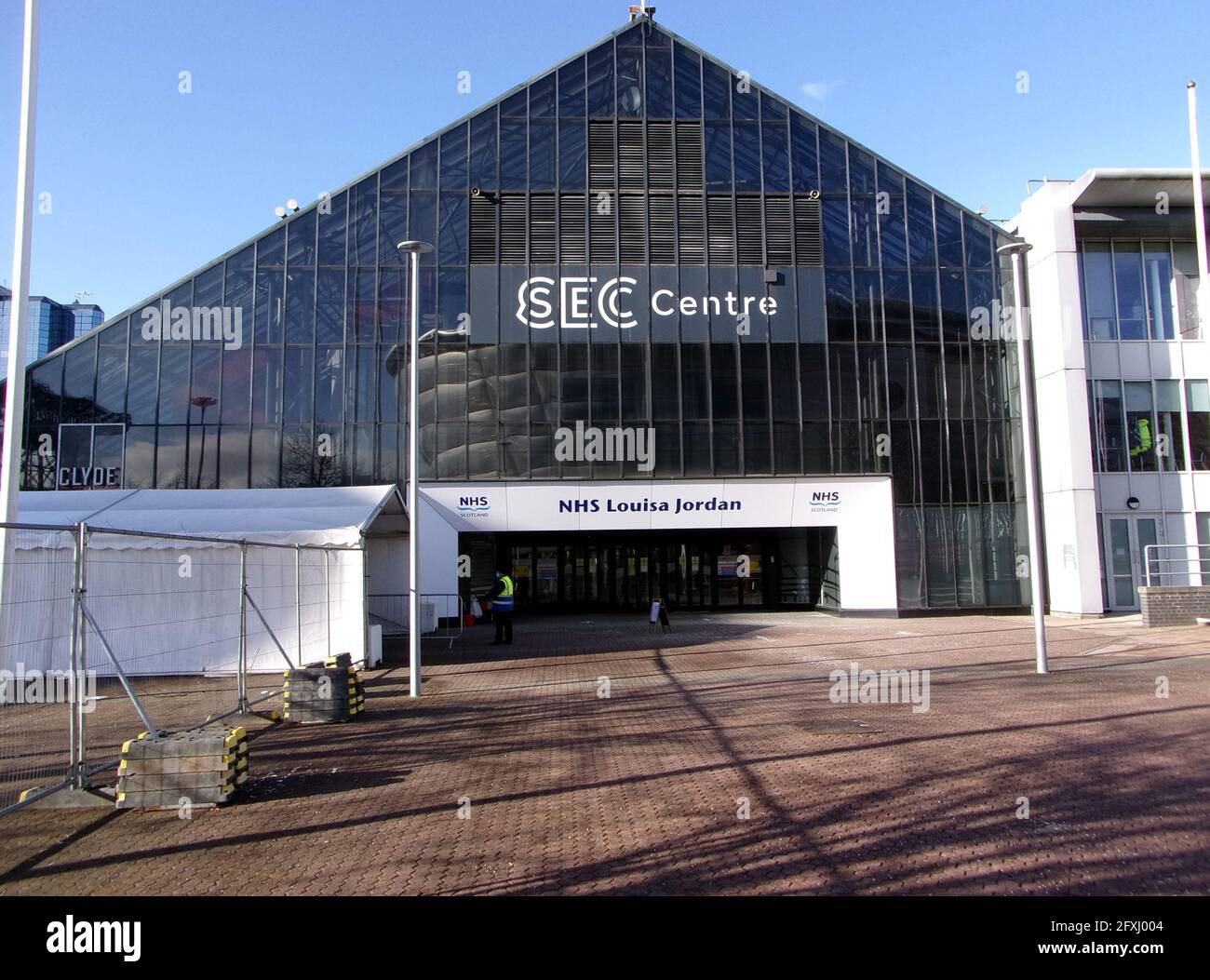Este es el Centro SCE en Glasgow. Normalmente es un centro de música, conciertos y exposiciones que se ha convertido temporalmente en un hospital del NHS para administrar las vacunas a la gente de Glasgow para combatir el virus Covid. 2021. ©ALAN WYLIE/ALAMY Foto de stock