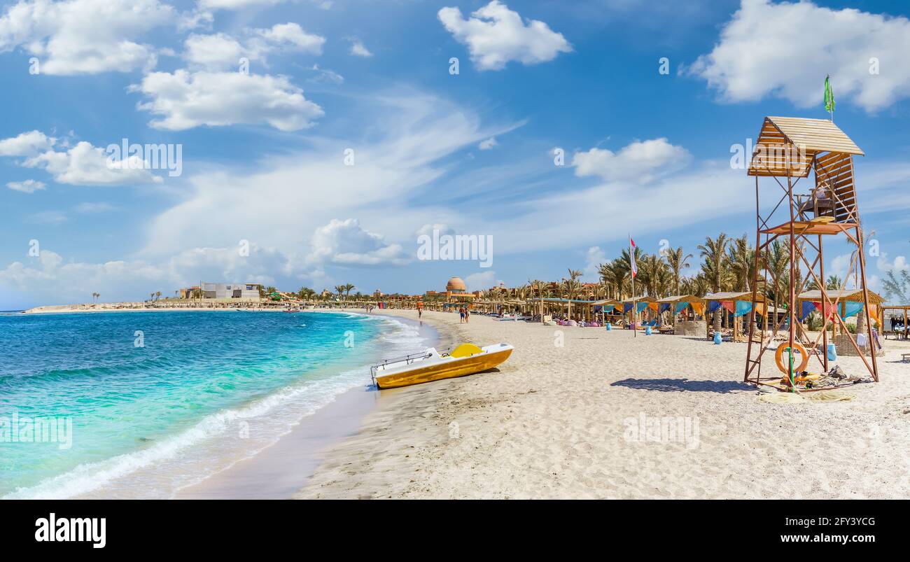 Paisaje con playa en Abu Dabbab, Marsa Alam, Egipto Foto de stock