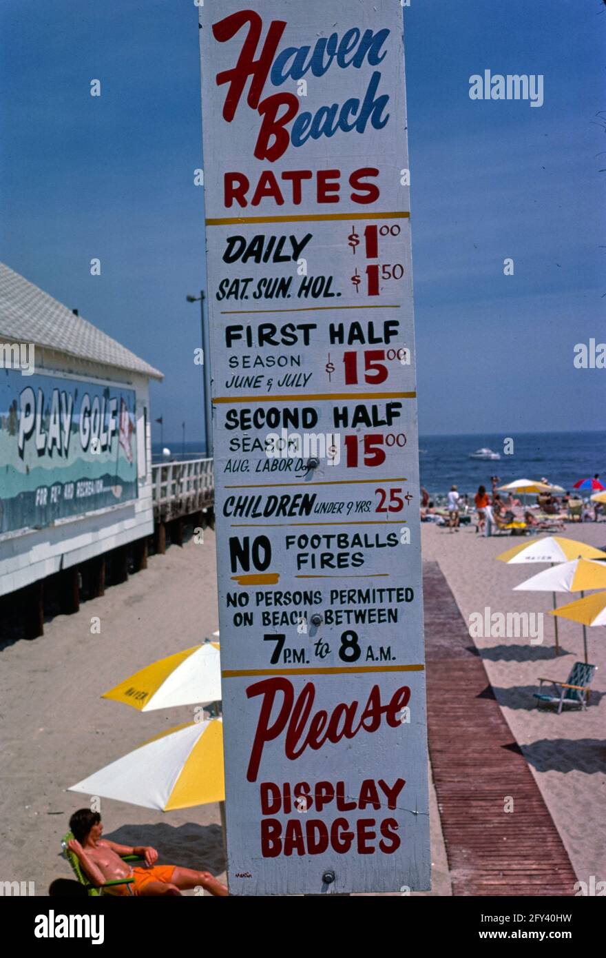 Tarifas de playa, Point Pleasant, Nueva Jersey - John Margolies Roadside America, 1978 Foto de stock