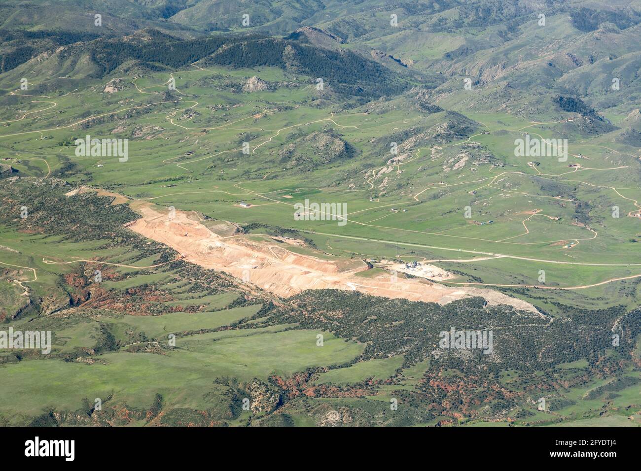 Vista aérea de la mina de carbonato de calcio en el norte de Colorado Foto de stock
