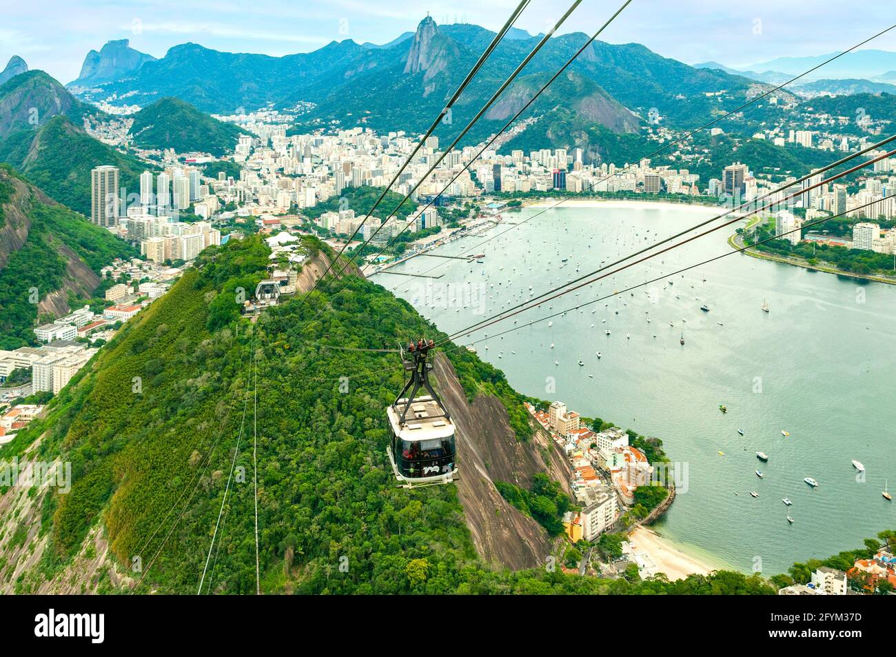 Teleférico desde la Montaña del Pan de Azúcar, Río de Janeiro, Brasil Fotografía de stock Alamy