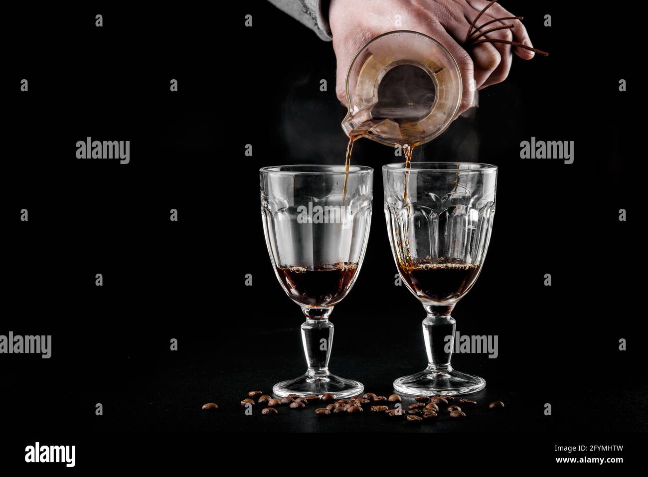La cafetera Chemex es una cafetera de cristal de estilo de vertido manual  Fotografía de stock - Alamy