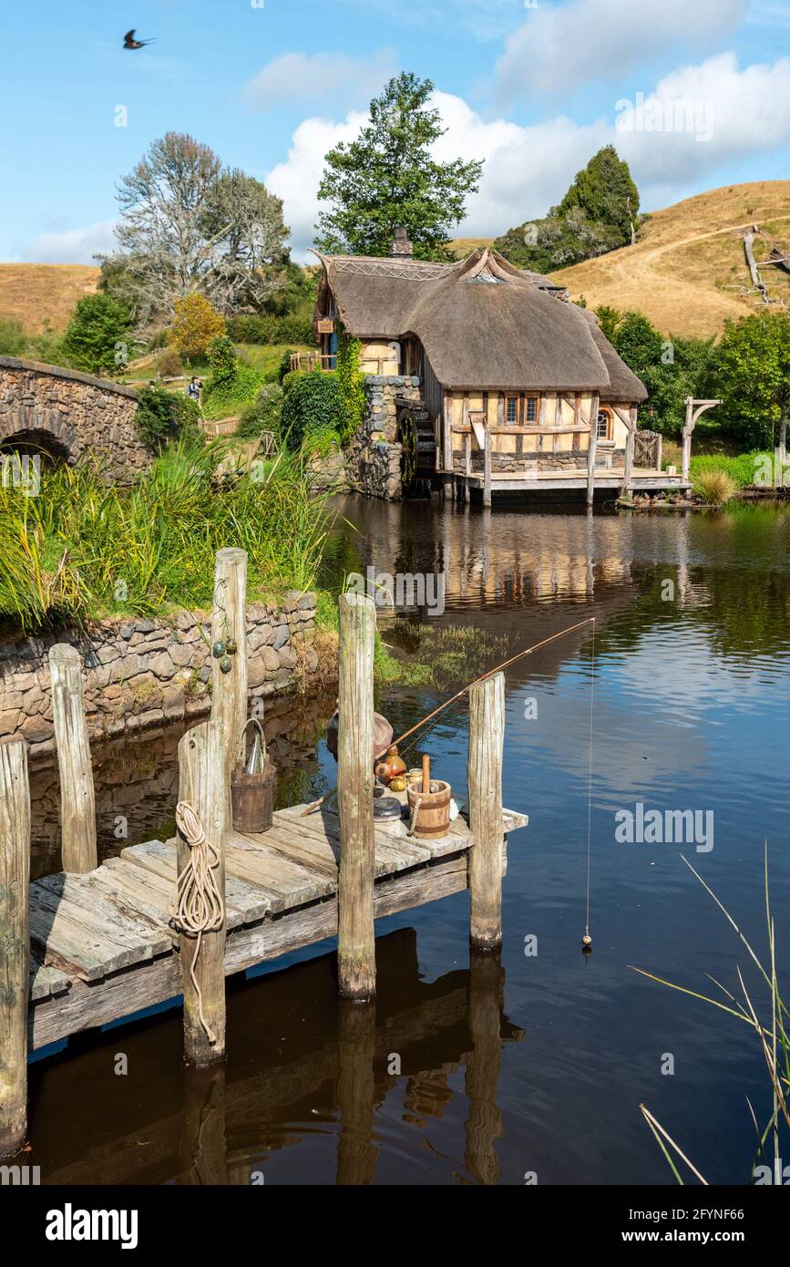 Famoso pueblo Hobbiton en Matamata de las películas El Hobbit y el Señor de los Anillos, Nueva Zelanda Foto de stock
