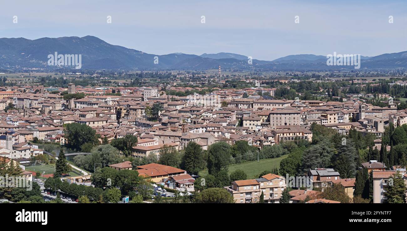 vista del centro histórico de la ciudad de rieti, capital provincial, lacio, italia, europa Foto de stock