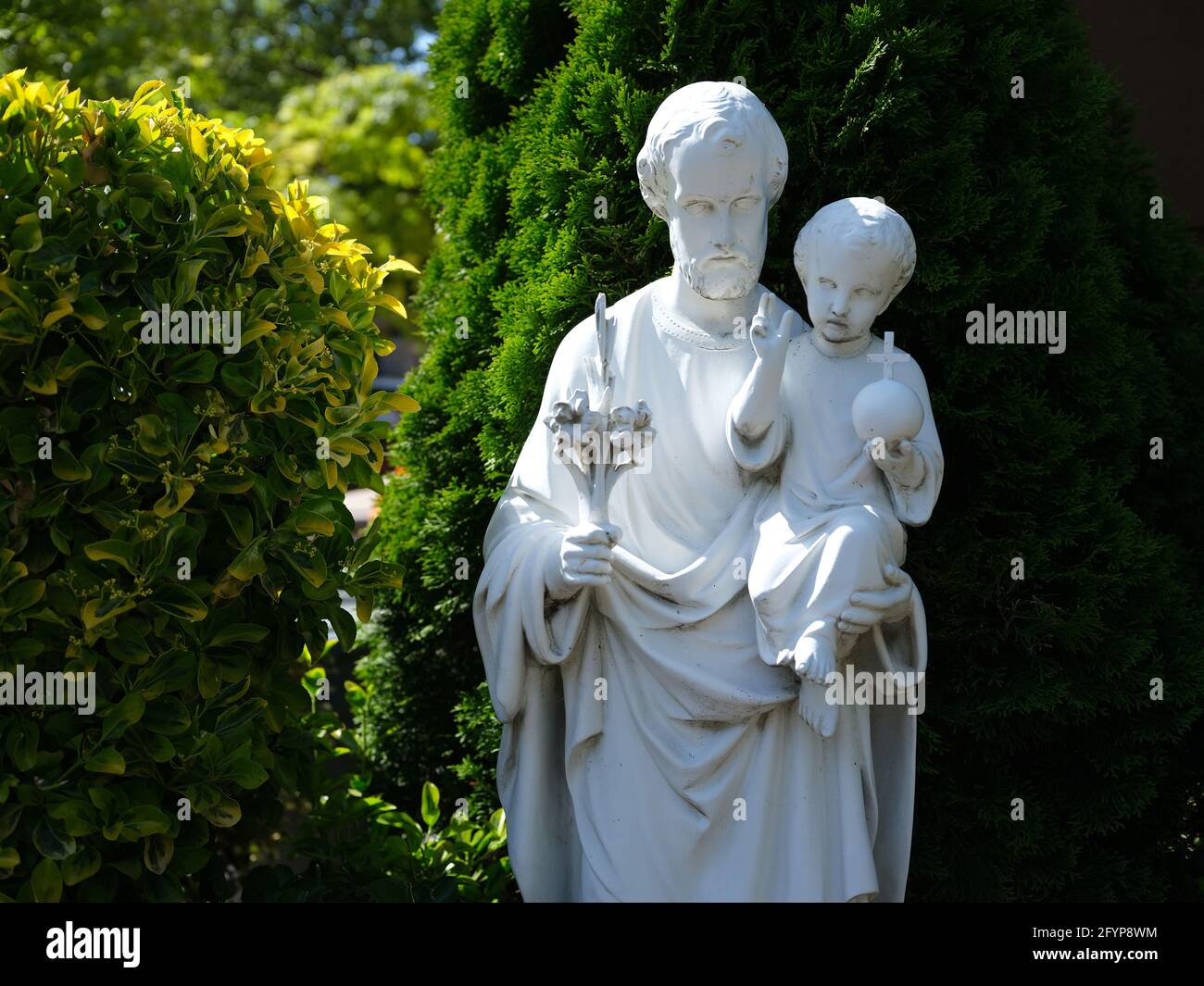 Estatua Religiosa Padre Hijo y Espíritu Santo Fotografía de stock - Alamy
