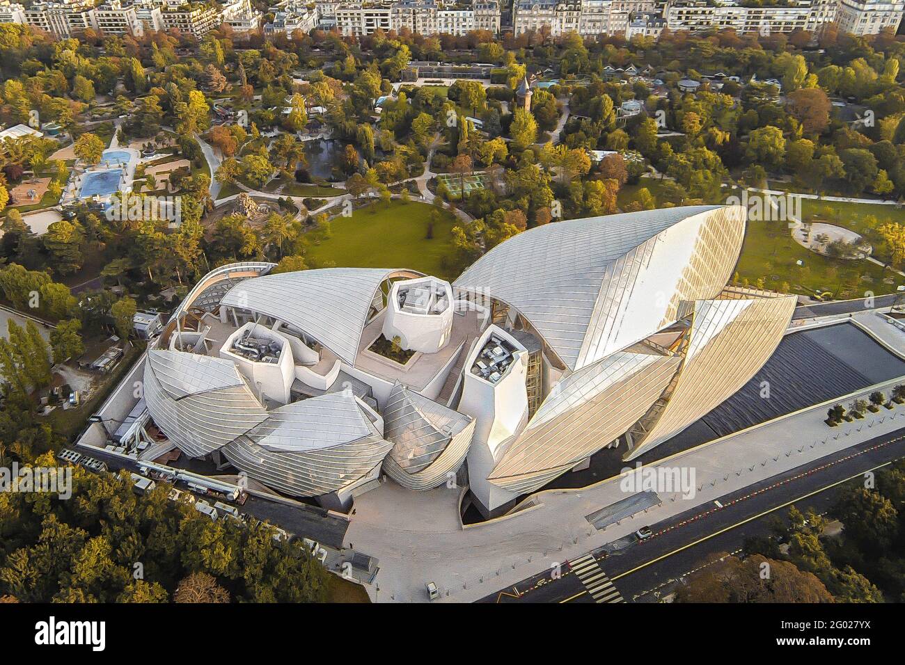 FRANCIA. PARIS (75) BOIS DE BOULOGNE PARK. LA FUNDACIÓN LOUIS VUITTON, QUE  ALBERGARÁ UNA COLECCIÓN PERMANENTE DE ARTE CONTEMPORÁNEO Y EXHI TEMPORAL  Fotografía de stock - Alamy