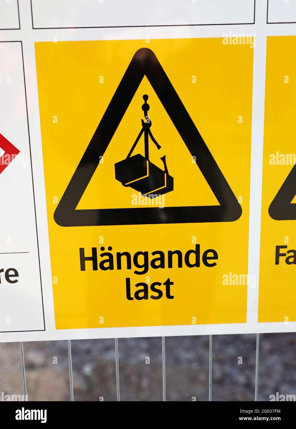 Señales de advertencia y seguridad en un lugar de construcción