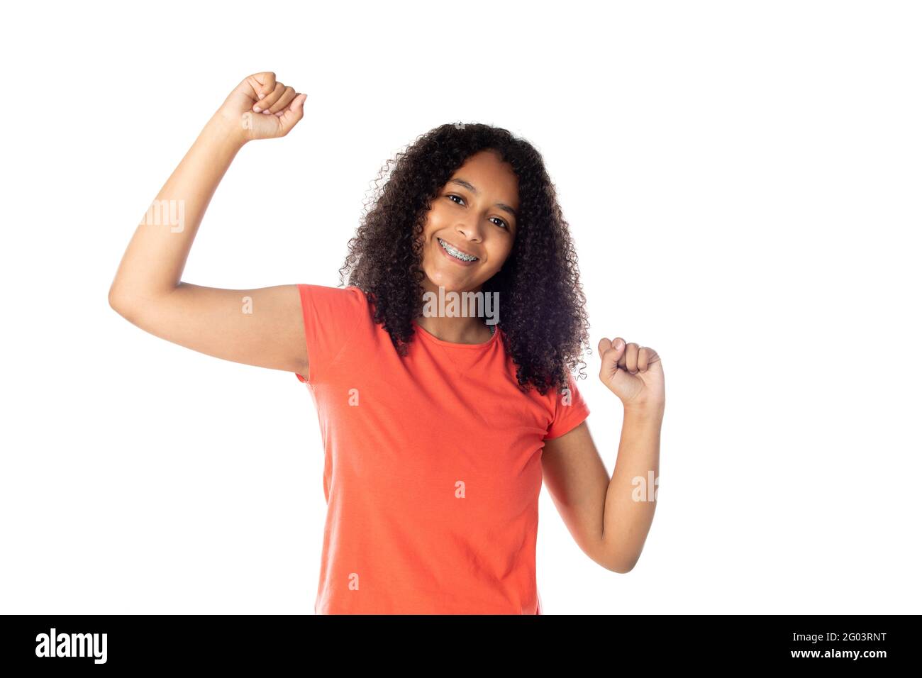 Alegre estudiante negra con pelo afro aislado en un fondo blanco Foto de stock