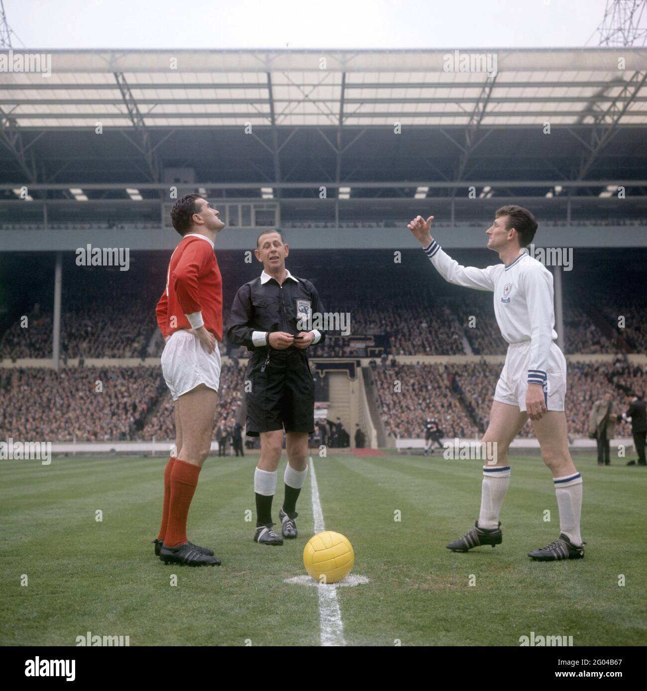 Foto del archivo del 25-05-1963 del Colin Appleton de Leicester City (derecha). Fecha de emisión: Lunes 31 de mayo de 2021. Foto de stock