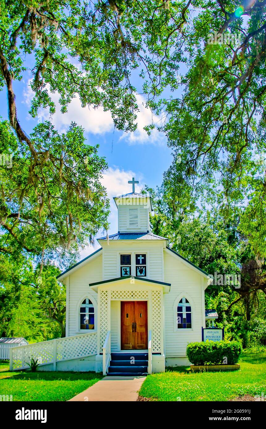 La Iglesia Católica Nuestra Señora de Bon Secour está representada, 27 de mayo de 2021, en Bon Secour, Alabama. La iglesia fue construida originalmente al otro lado del río en 1890. Foto de stock