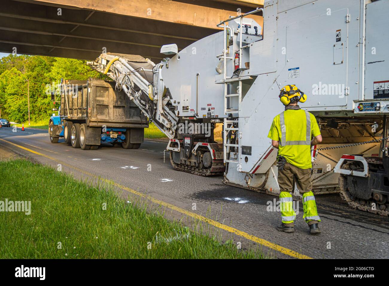 Mantenimiento de reparación de carreteras de fresado de autopistas Foto de stock