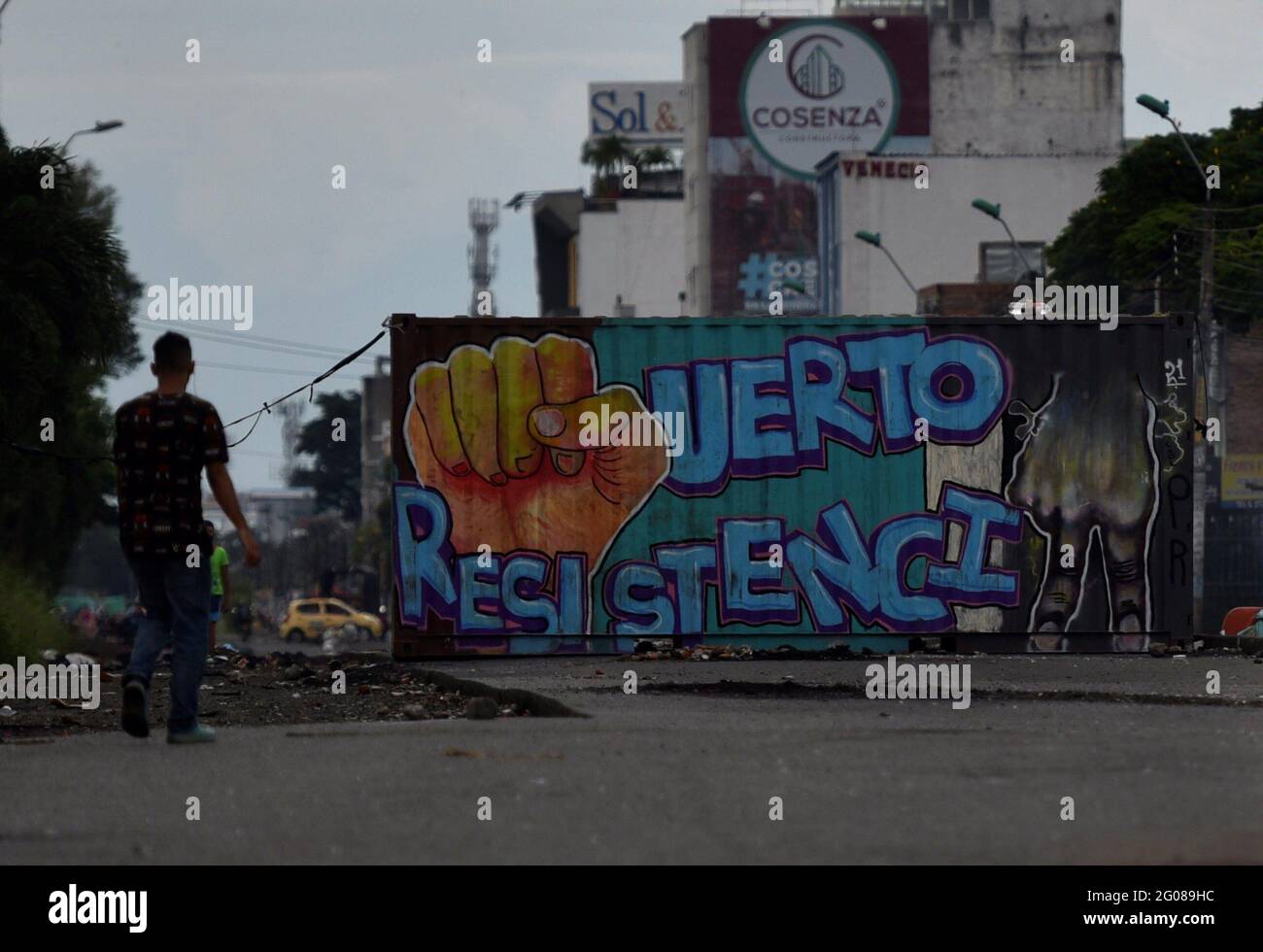 Cali Colombia 06 01 2021 Fotografia De Un Graffiti Donde Dice Puerto Resistencia Punto Donde Se Mantiene Un Bloqueo Como Metodo De Protesta Contra Las Politicas Del Presidente Ivan Duque En Cali Colombia 01
