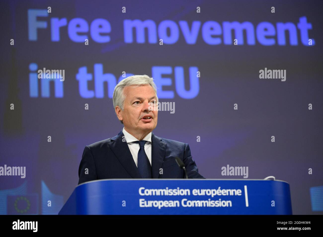 (210602) -- BRUSELAS, 2 de junio de 2021 (Xinhua) -- Didier Reynders, Comisario Europeo de Justicia, celebra una conferencia de prensa sobre la actualización de la recomendación para medidas de libre circulación, en Bruselas, Bélgica, 31 de mayo de 2021. (Unión Europea/Folleto a través de Xinhua) Foto de stock