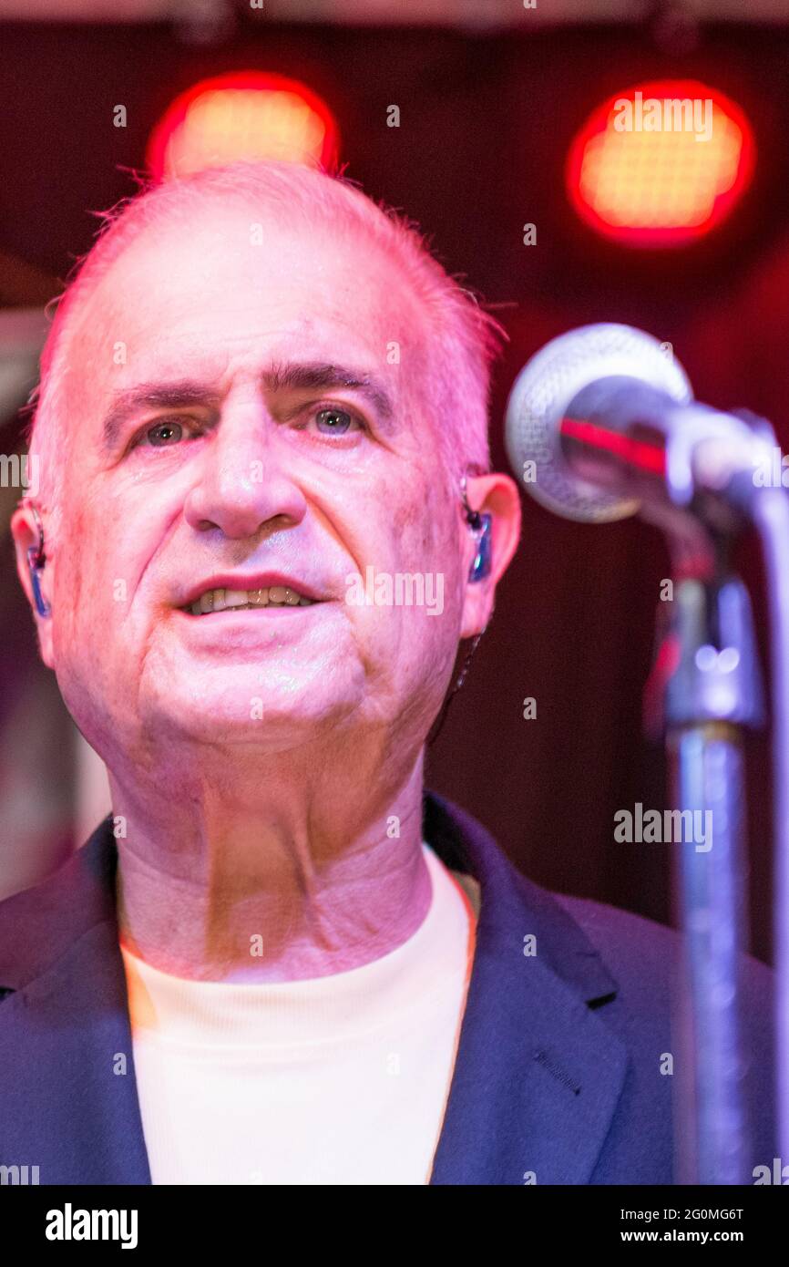 El Gran Combo de Puerto Rico en Toronto, Canadá-29 de marzo de 2014. Jerry  Rivas cantando en vivo en Toronto. El popular grupo de salsa El Gran Combo  de Puerto Fotografía de