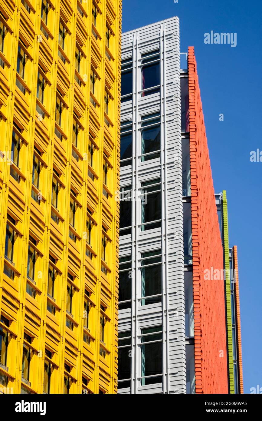 Centro de desarrollo de Saint Giles, arquitectura contemporánea, diseñado por el arquitecto italiano Renzo Piano, Londres, Reino Unido Foto de stock
