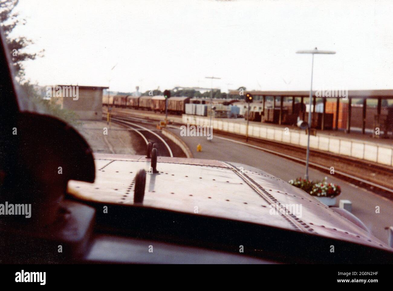 Sonderborg, Dinamarca ca 1980: Vista del conductor del tren desde la clase Ma construida POR EL HOMBRE Foto de stock