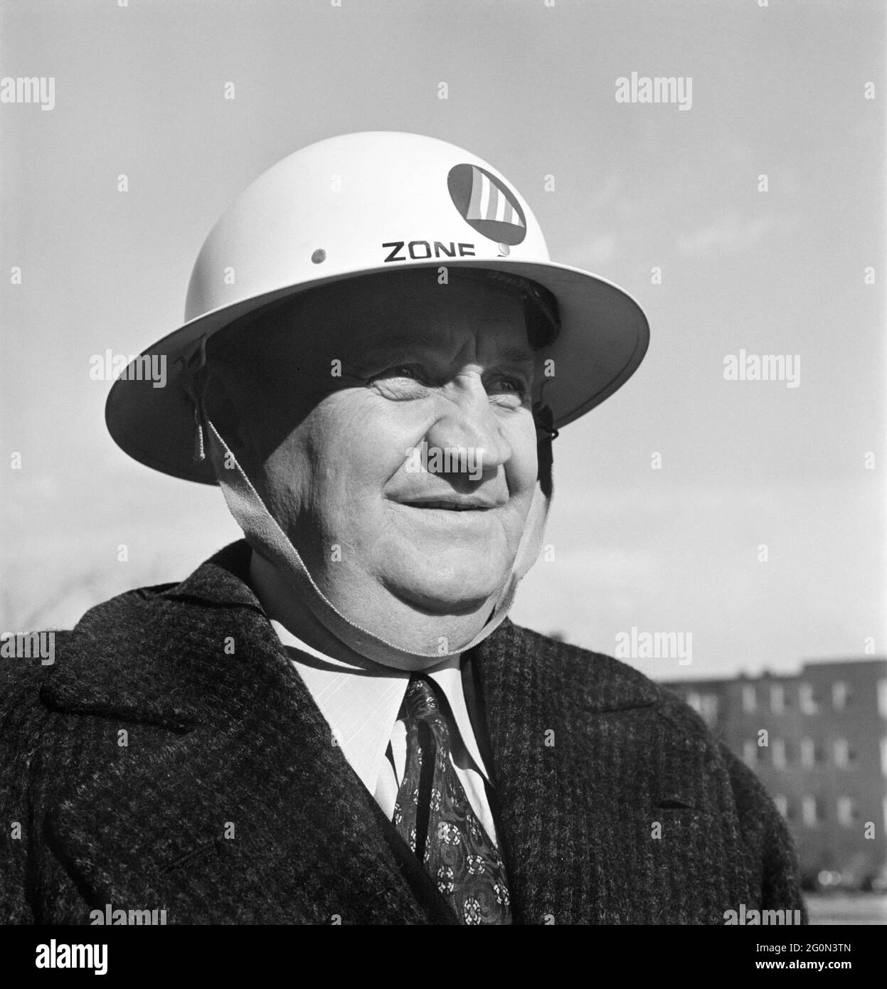 John Haines, Neighborhood Air Raid Warden, Chicago, Illinois, EE.UU., Jack Delano, Oficina de Información de Guerra de los Estados Unidos, noviembre de 1942 Foto de stock