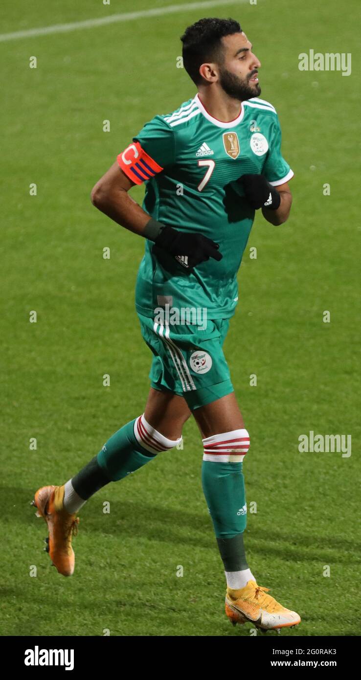 Halar consenso atmósfera Den Haag, Países Bajos - 13 de octubre de 2020: El jugador internacional  argelino de la ciudad de Manchester Riyad Mahrez durante el fútbol amistoso  internacional Fotografía de stock - Alamy