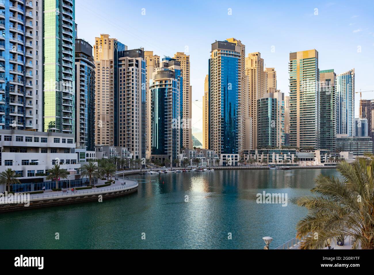 DUBAI, Emiratos Árabes Unidos - MARZO de 2020: Vista del puerto deportivo de Dubai Foto de stock