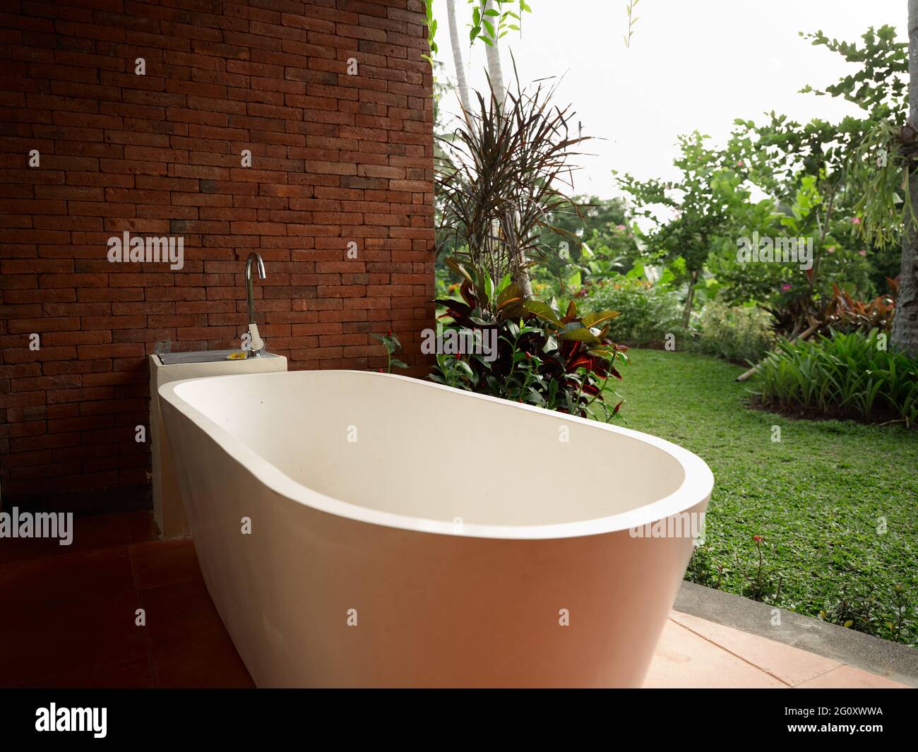 Baño al aire libre fotografías e imágenes de alta resolución - Alamy