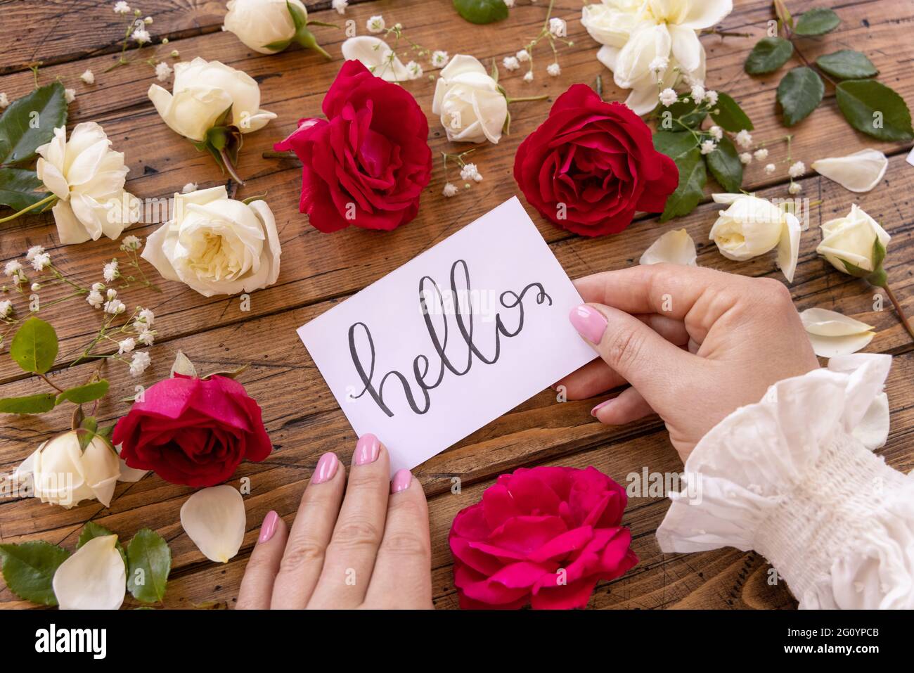 Hola tarjeta con flores fotografías e imágenes de alta resolución - Alamy