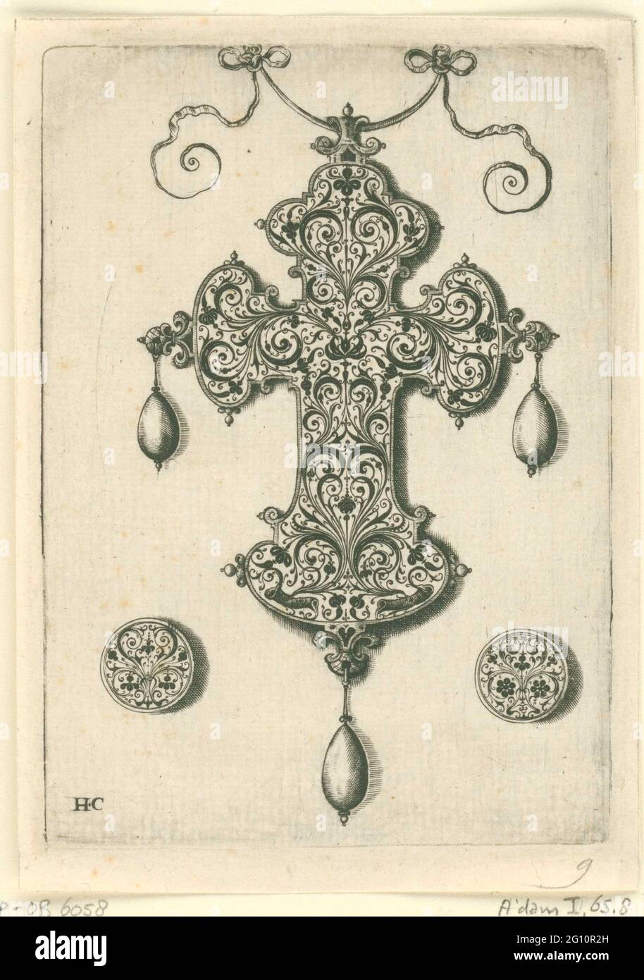 Parte posterior de un colgante en forma de cruz; Colgantes arabesken. Izquierda e inferior derecha una alrededor de ornamento de vestuario. Una de las 9 hojas de una serie de 10