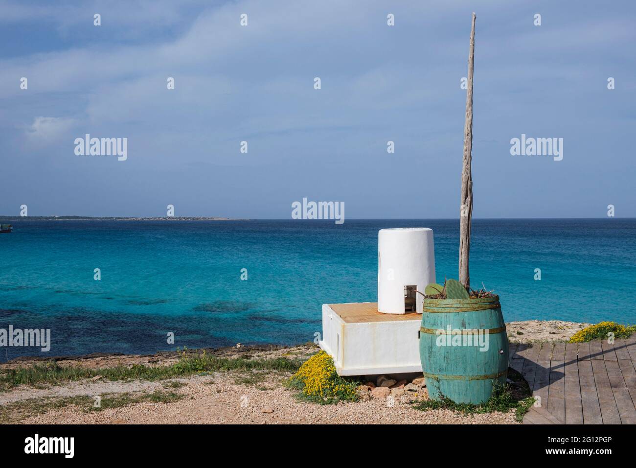 Es Molí de Sal ,molino perteneciente a la antigua industria de la sal. Molí  des Carregador de la Sal, Formentera, Islas Pitiusas, Comunidad Baleares,  España Fotografía de stock - Alamy