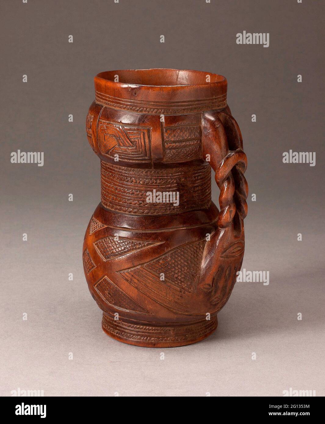 Autor: Kuba. Copa - finales de 19th/principios del siglo 20th - Kuba República Democrática del Congo. Madera. 1875 - 1925. República Democrática del Congo. Foto de stock