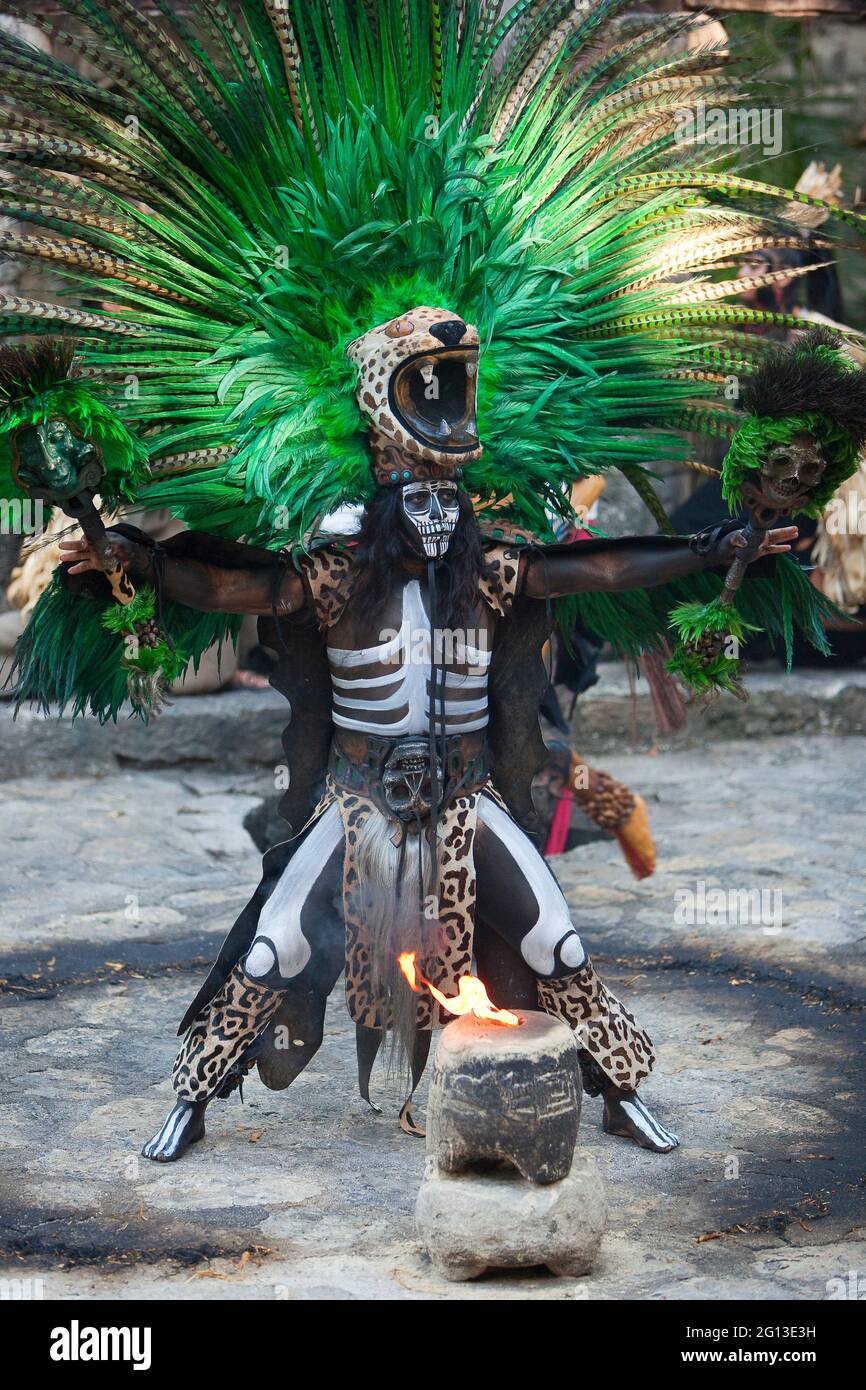 Bailarinas mayas fotografías e imágenes de alta resolución - Alamy