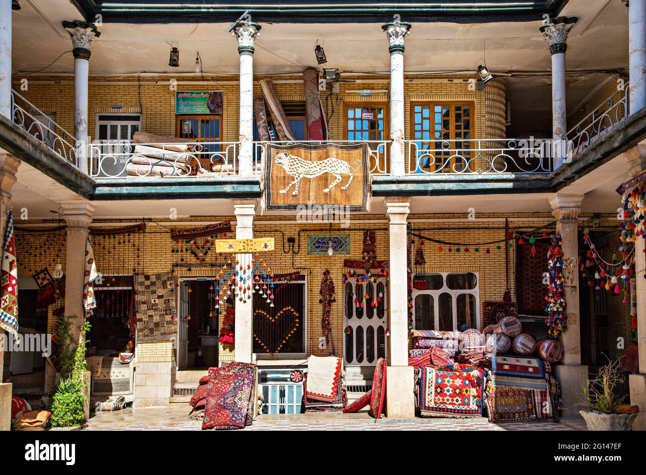 Mercado de alfombras persas en Shiraz, Irán Foto de stock