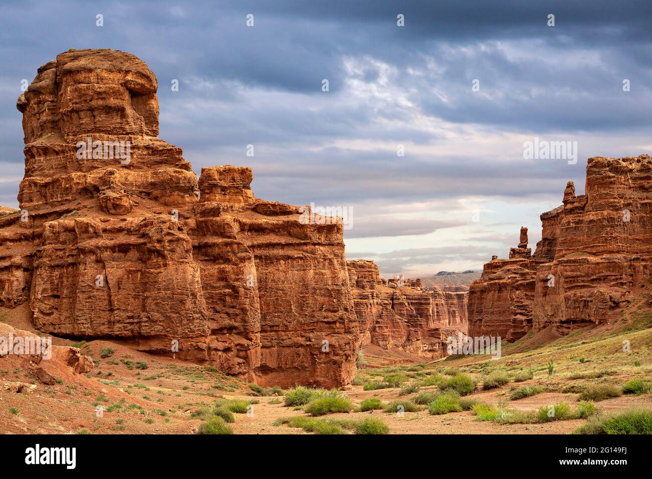 Formaciones rocosas geológicas en el Cañón Charyn, Kazajstán Foto de stock