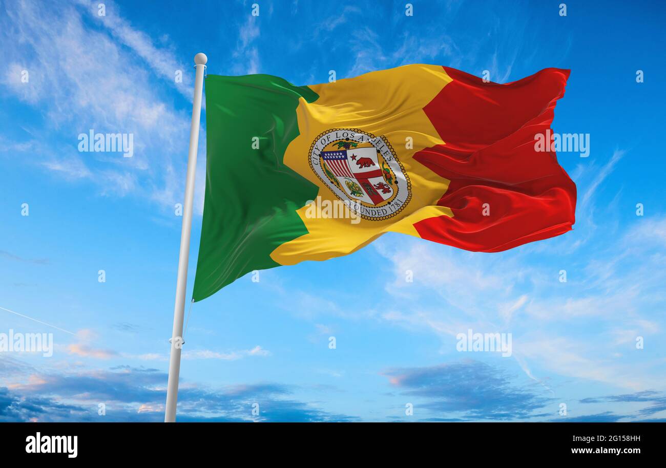 Bandera de Los Angeles, California en el fondo nublado del cielo al  atardecer, vista panorámica. Concepto patriótico sobre Los Angeles,  California y espacio de copia para Fotografía de stock - Alamy