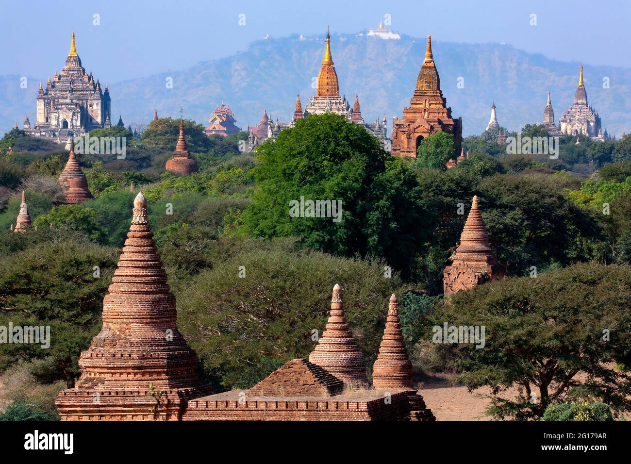 Los antiguos templos budistas de la zona arqueológica de Bagan, Myanmar (Birmania). Foto de stock