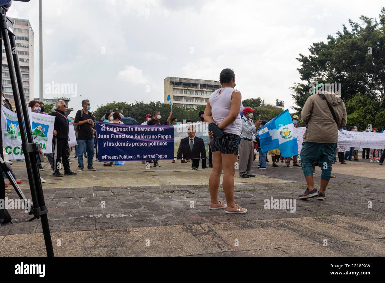 Protesta contra la corrupción del gobierno de guatemala y la persecución de líderes de la sociedad civil. Días antes de la visita del vicepresidente de EE.UU. Kamala Harris Foto de stock