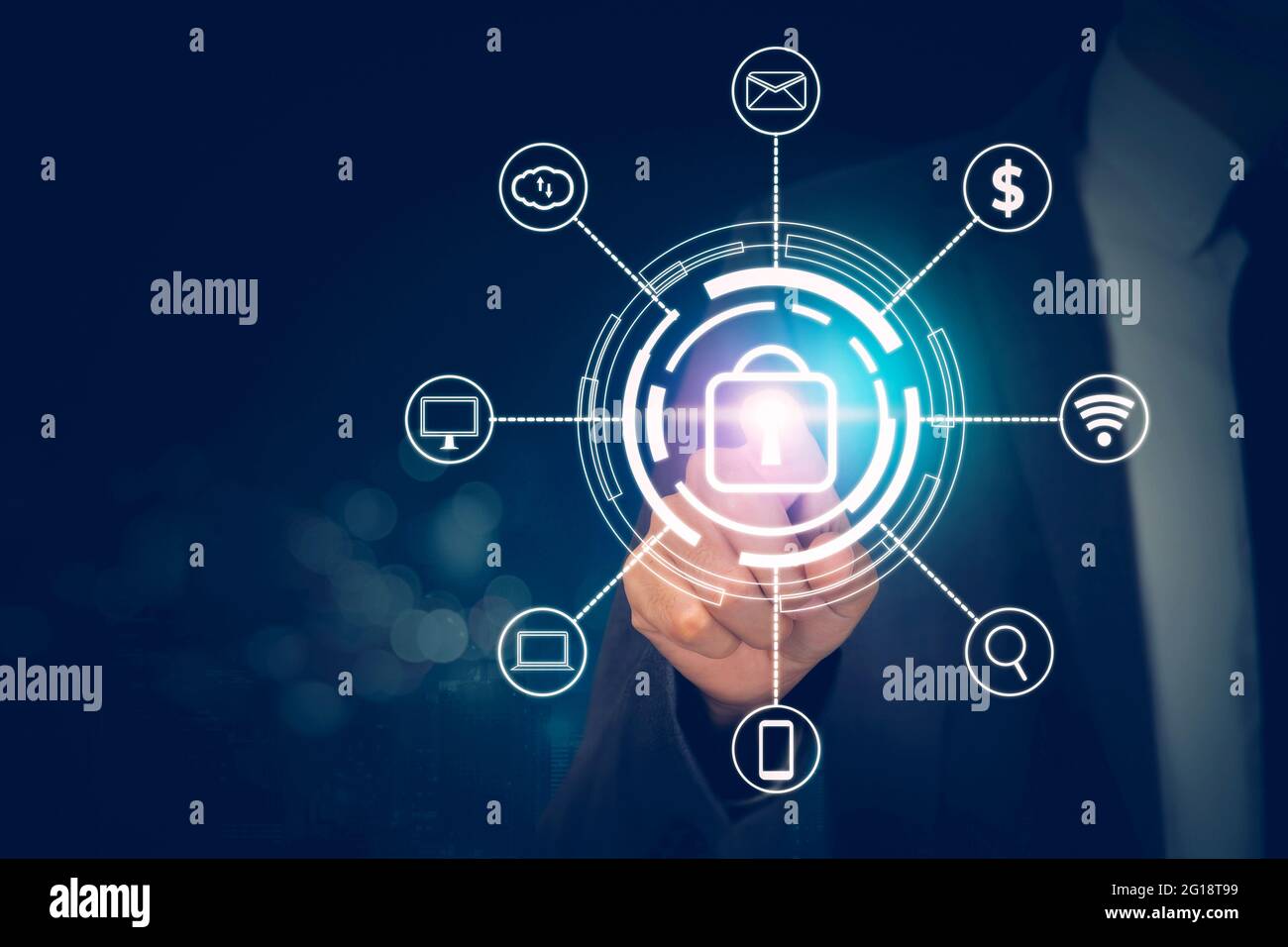 Mano de hombre de negocios que presiona el icono de candado mientras que la ciberseguridad con acceso con dedo, datos y privacidad con protección digital virtual, la innovación Foto de stock