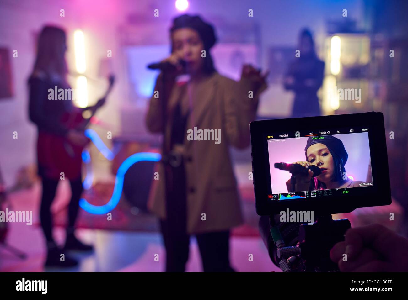Visualización de la cámara durante la grabación de vídeo musical o el rendimiento Foto de stock