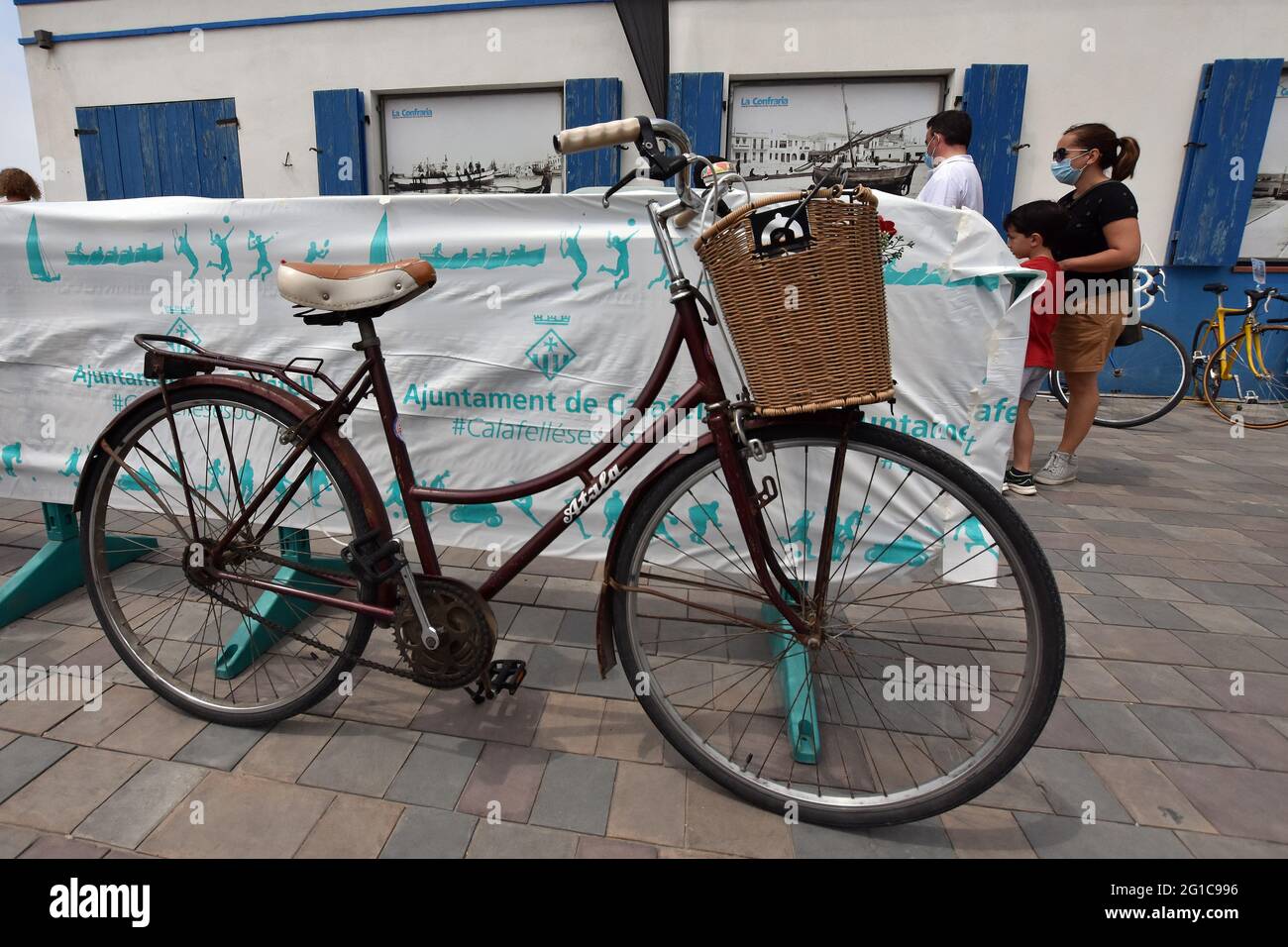 Una bicicleta de la marca italiana Atala de 1950 vista durante la  exposición.La exposición clásica e histórica de bicicletas de 1st se  celebró con bicicletas de diferentes propietarios privados que datan de