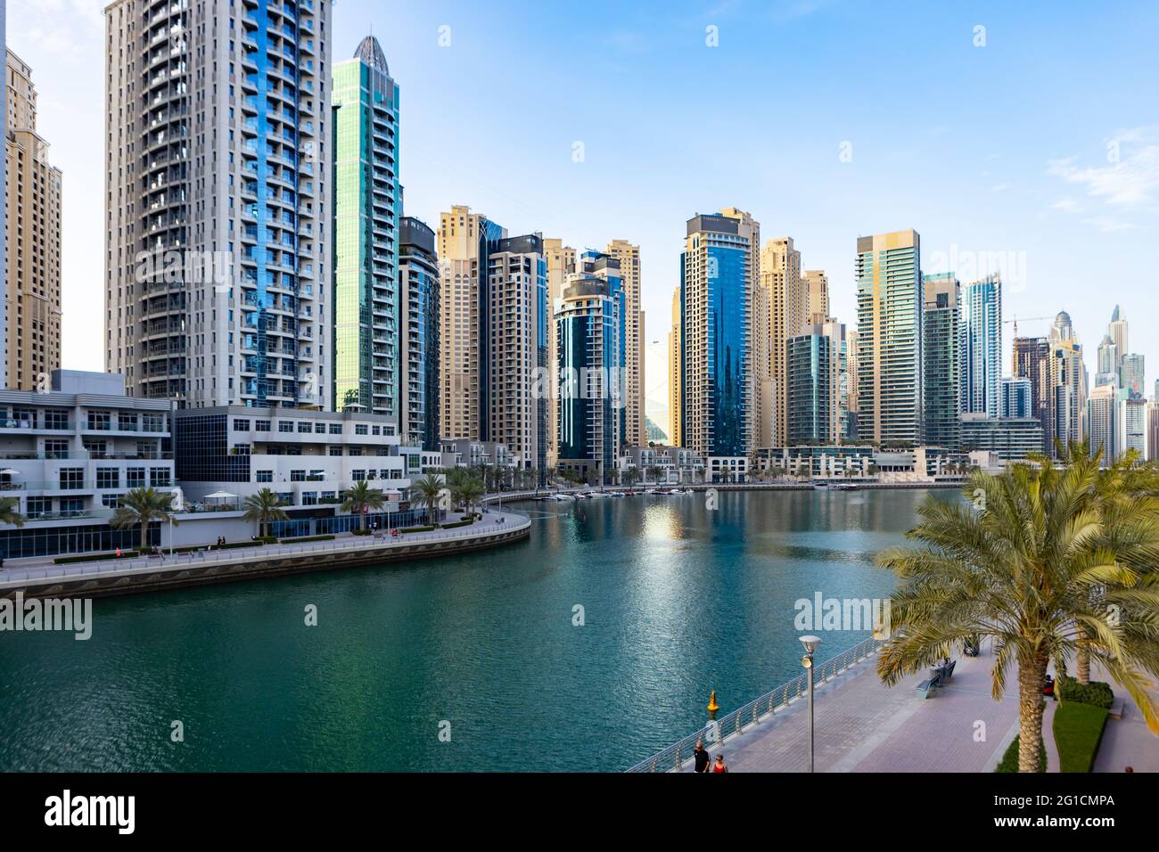 DUBAI, Emiratos Árabes Unidos - MARZO de 2020: Vista del puerto deportivo de Dubai Foto de stock