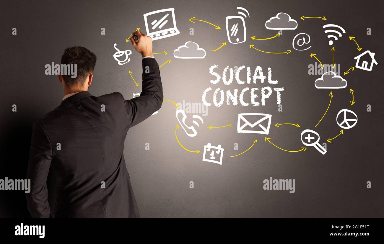 hombre de negocios dibujando iconos de las redes sociales Foto de stock