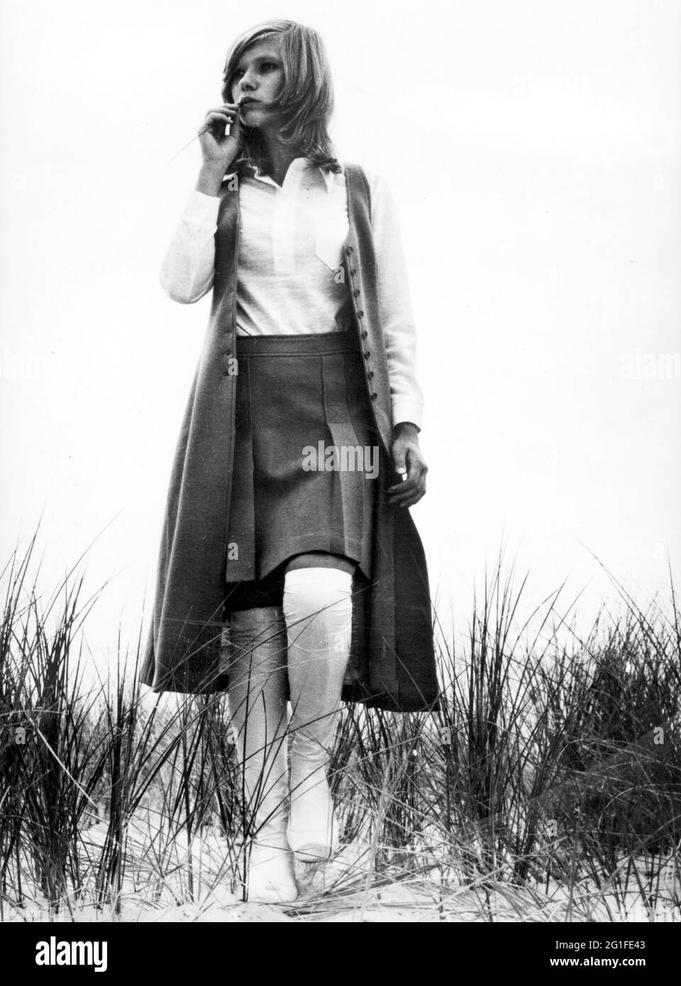 Moda, 1970s, moda de ladie, conjunto de tres partes por Betty Barcley, ADICIONAL-DERECHOS-LIQUIDACIÓN-INFO-NO DISPONIBLE Foto de stock
