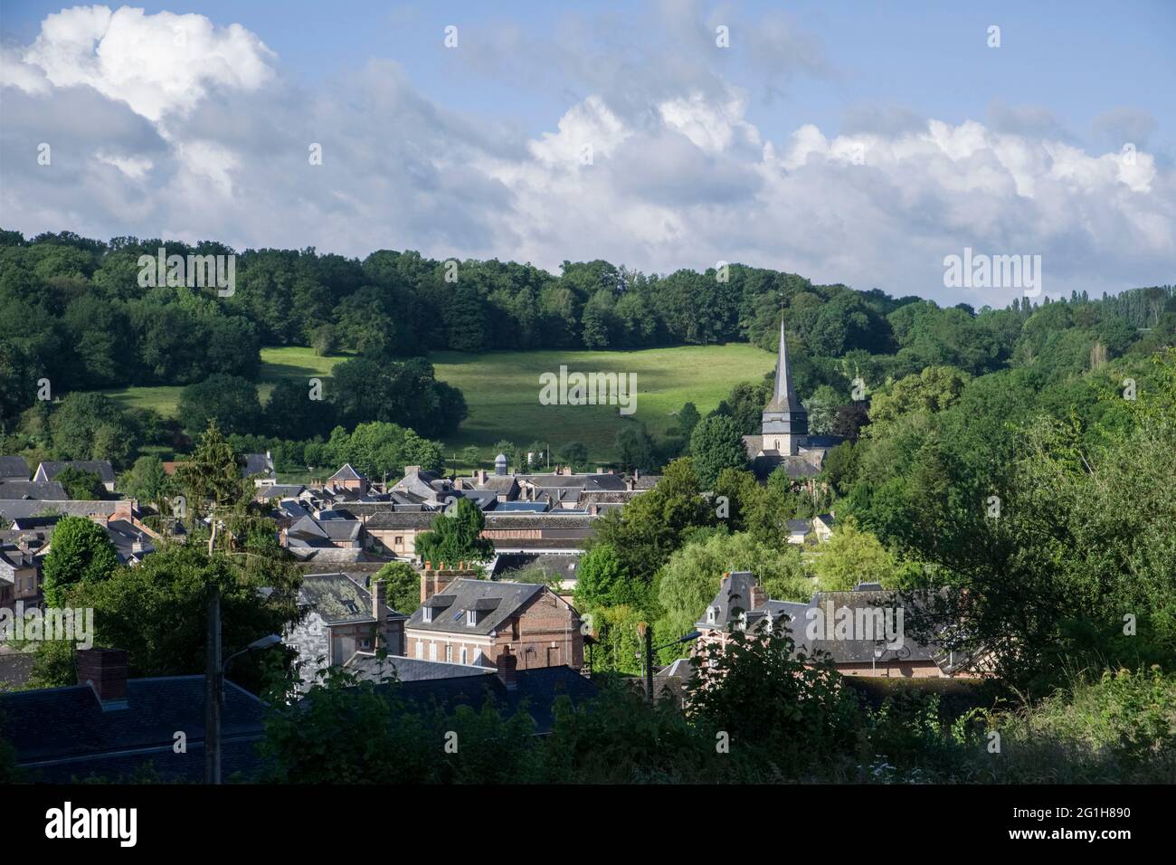 Ry (norte de Francia): vista general del pueblo en el Valle de Crevon. Ry es famoso gracias a Flaubert y su famosa novela Madame Bovary. Gustave Fla Foto de stock