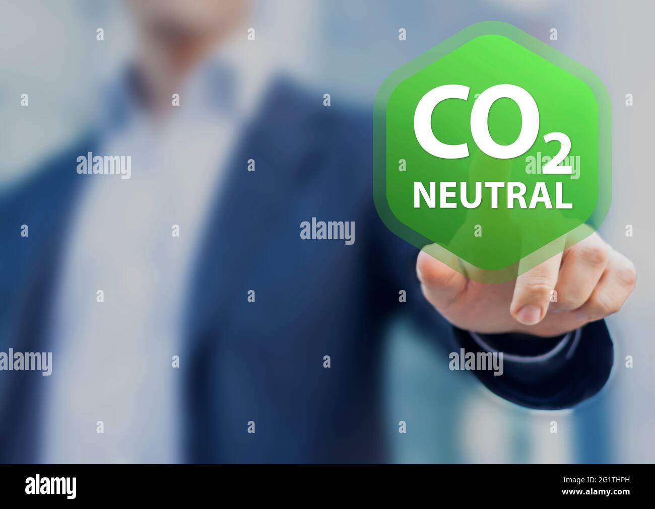 CO2 Compromiso neutral en los negocios, las finanzas y la industria para reducir las emisiones de dióxido de carbono y limitar el calentamiento global y el cambio climático. Concepto con Foto de stock