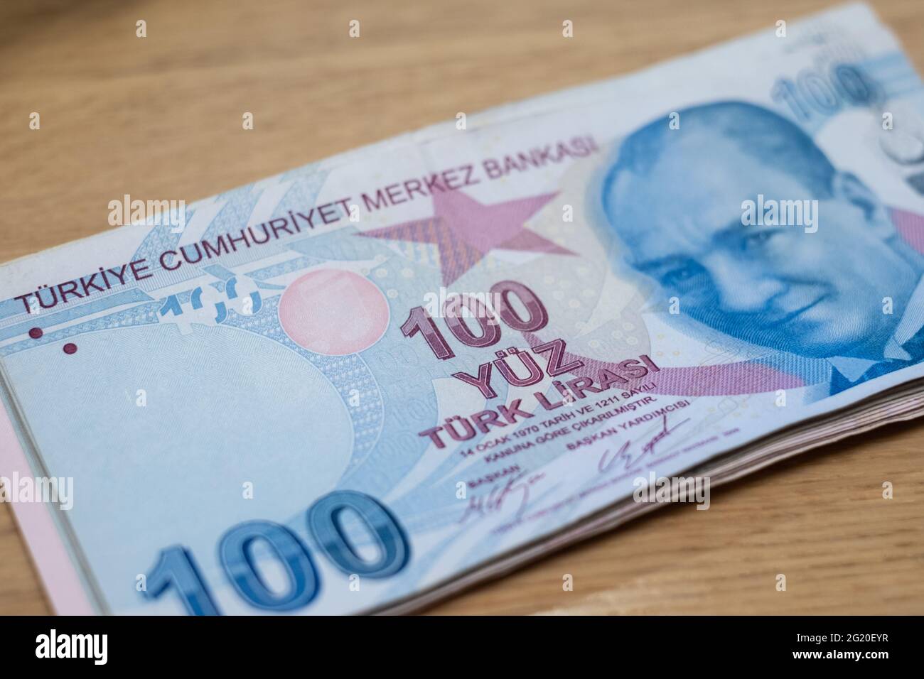 Las liras turcas actuales son emitidas por el Banco Central de la República de Turquía, CBRT en 2009. Foto de stock