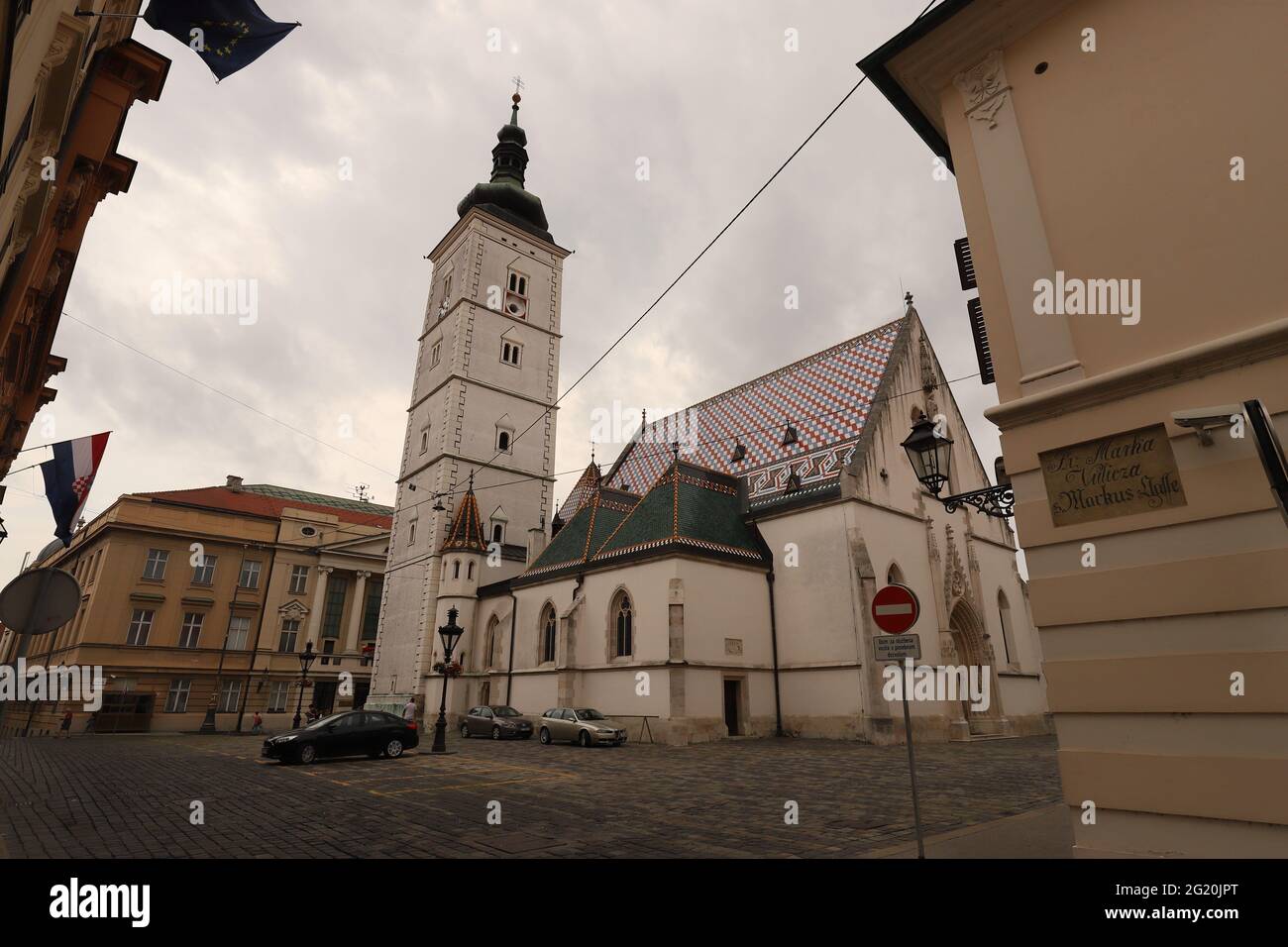 CROACIA, ZAGREB, TRG SVETOG MARKA - 28 DE JULIO de 2019: Iglesia de San Marcos en Zagreb Foto de stock