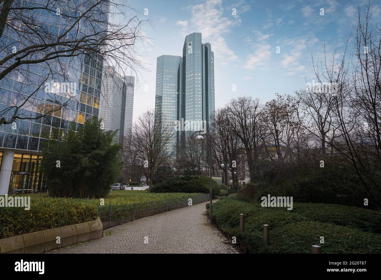 Deutsche Bank Twin Towers en el distrito bancario de Frankfurt - Frankfurt, Alemania Foto de stock